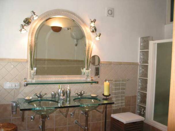 cyrstal double sink - master bathroom   - villa rental - Villetta Mimma Vittoria - Gioia Tauro - Calabria - Italy      
