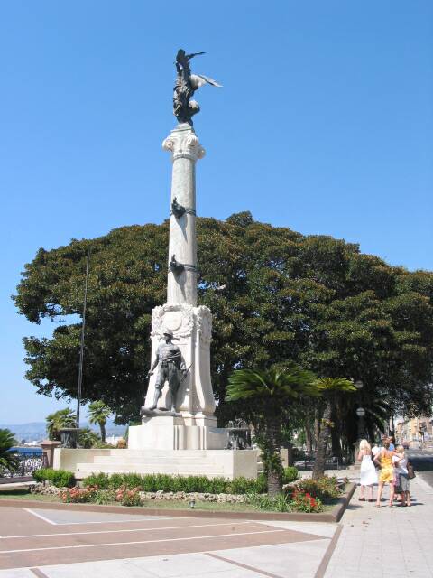 Reggio Calabria statue of Garibaldi