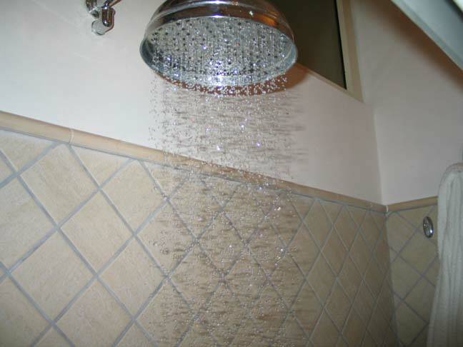 10 inch rain shower head    - villa rental - Villetta Mimma Vittoria - Gioia Tauro - Calabria - Italy         