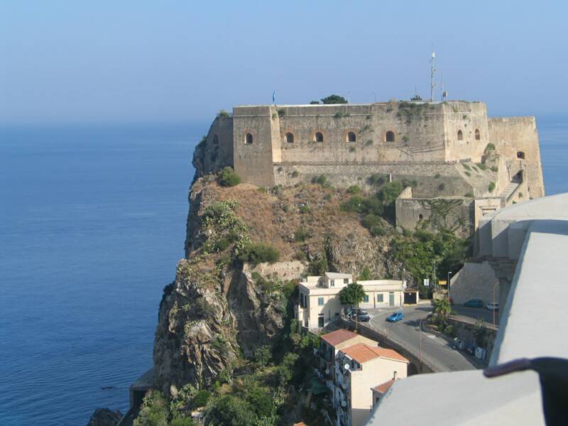 scilla - castle - 25 min drive from villetta mimma vittoria 